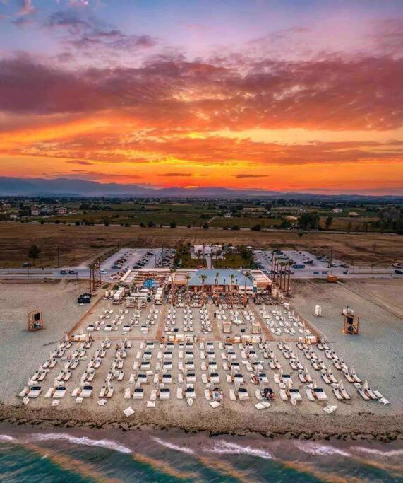 Eden Suite Paralia Luaran gambar