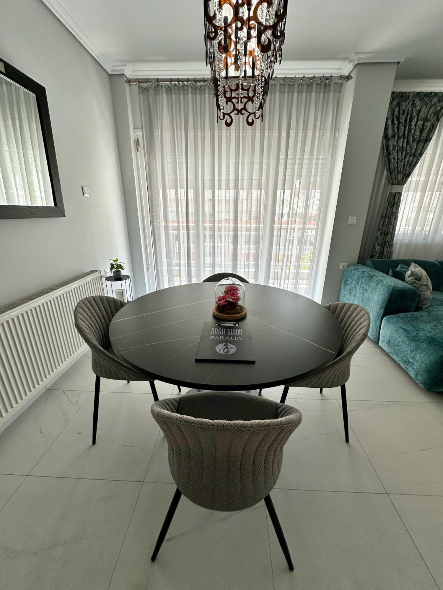 Eden Suite Paralia Luaran gambar
