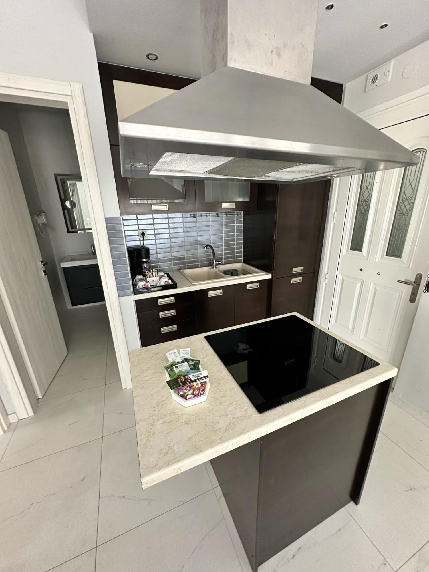 Eden Suite Paralia Luaran gambar